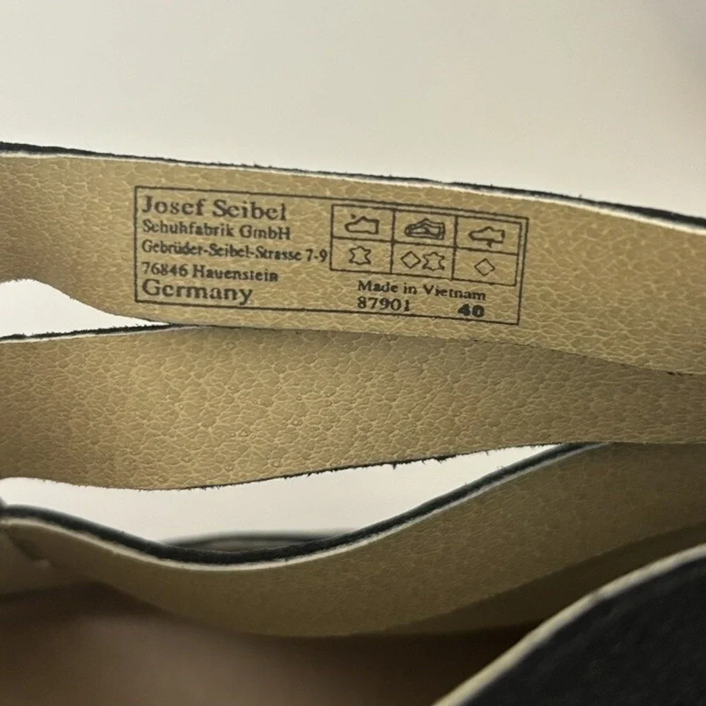 Josef Seibel straps cutout